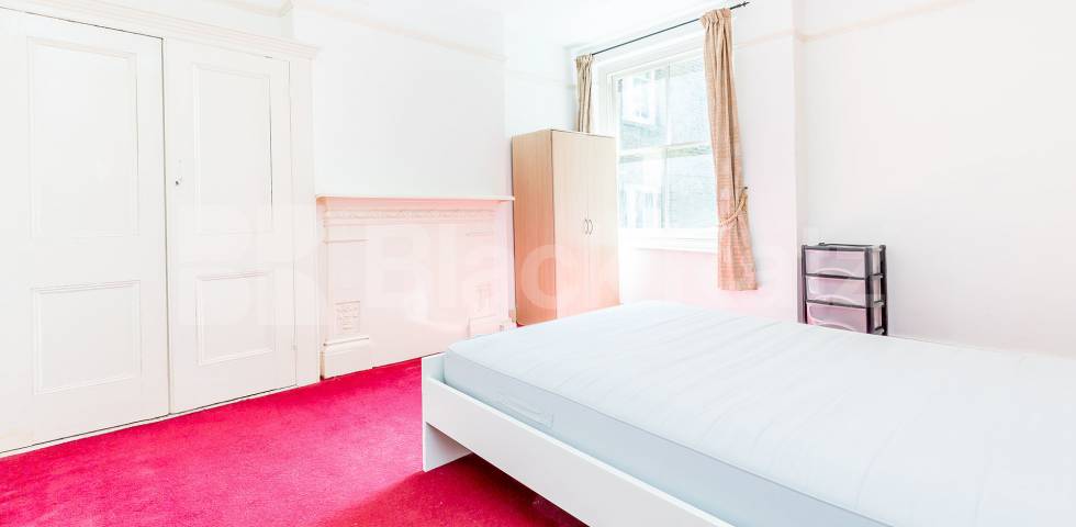 			2 Bedroom, 1 bath, 1 reception Flat			 Cathcart Hill, DARTMOUTH PARK